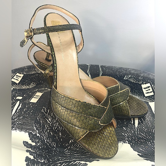 🖤 Vintage 🖤 1980’s 🐍 Higbee’s Green Snakeskin Leather Gold 7 1/2 Strappy 🇮🇹 - Picture 1 of 10